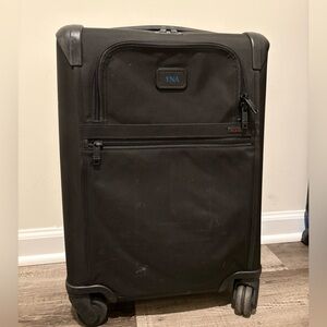 Alpha 2 22" Continental Carry On Expandable Spinner Suitcase